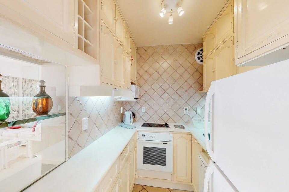 Apartment | Private kitchen | Fridge, microwave, oven, electric kettle