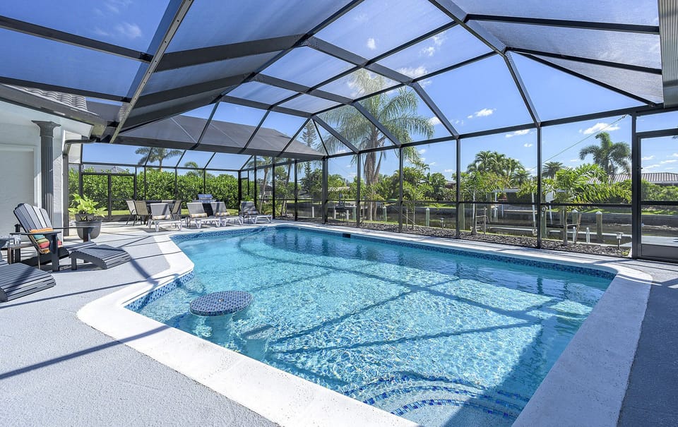 Pool and Lanai.