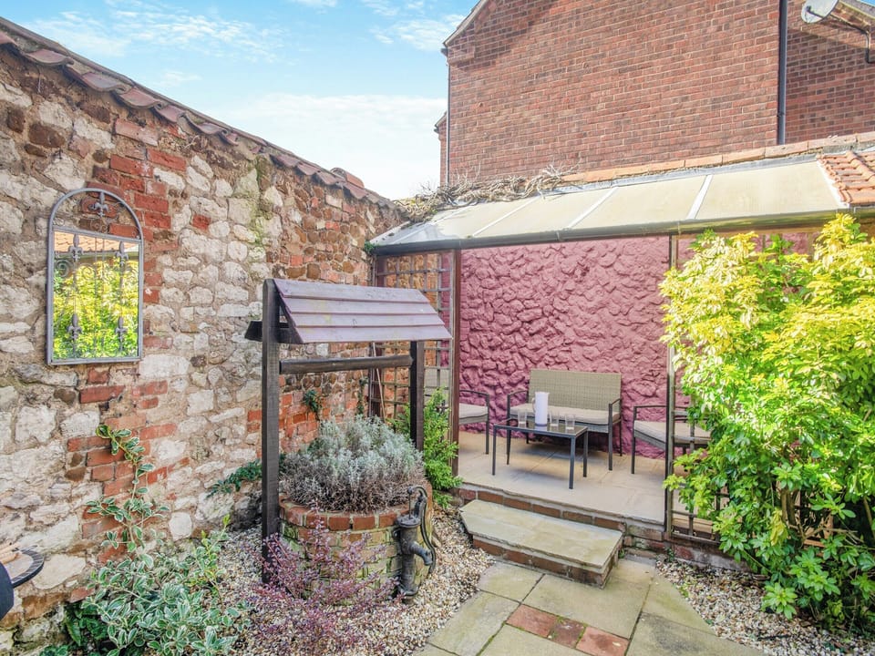 Sitting-out-area | Lavender Cottage, Heacham