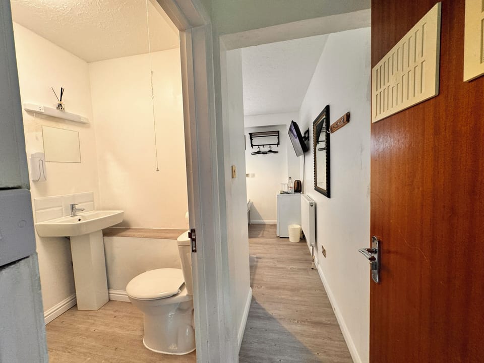 Deluxe Twin Room | Individually furnished, laptop workspace, soundproofing, free WiFi