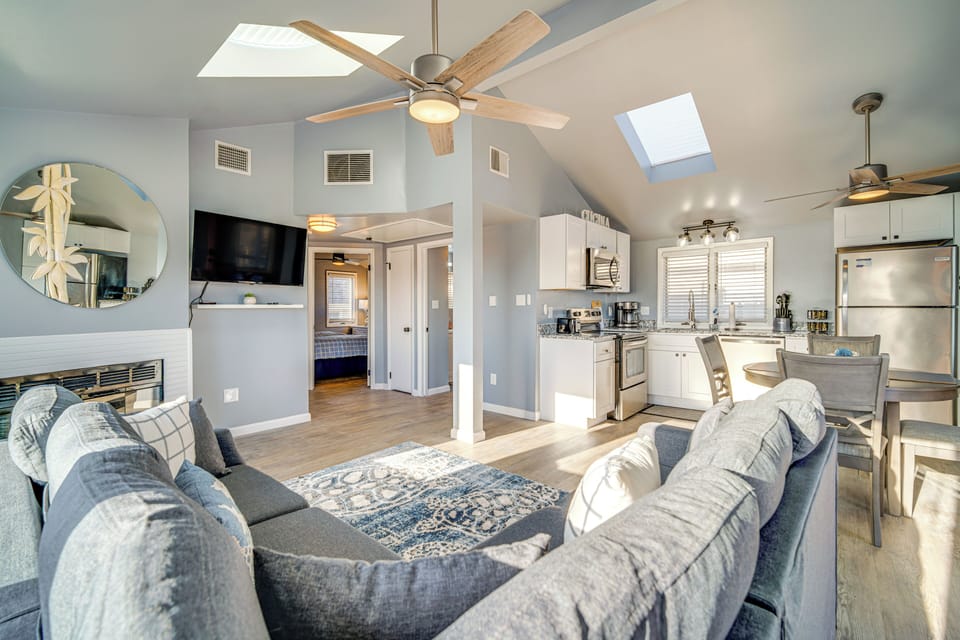 Living Room | Twin Sleeper Sofa | Fireplace | Central Heating & A/C | Free WiFi