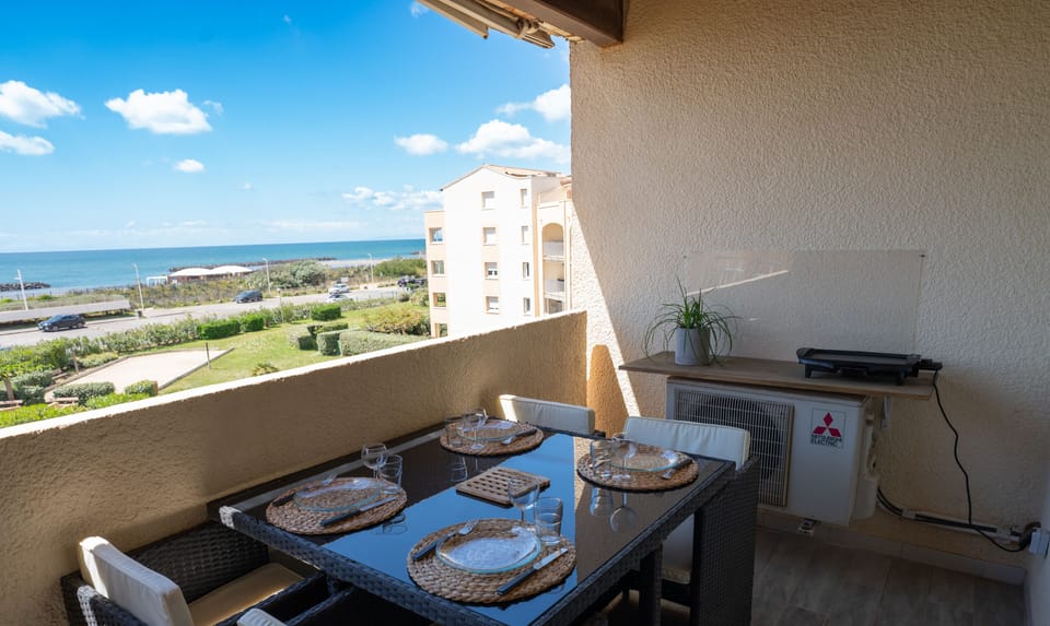 Terrace with garden furniture, plancha, view of the pool and the Mediterranean