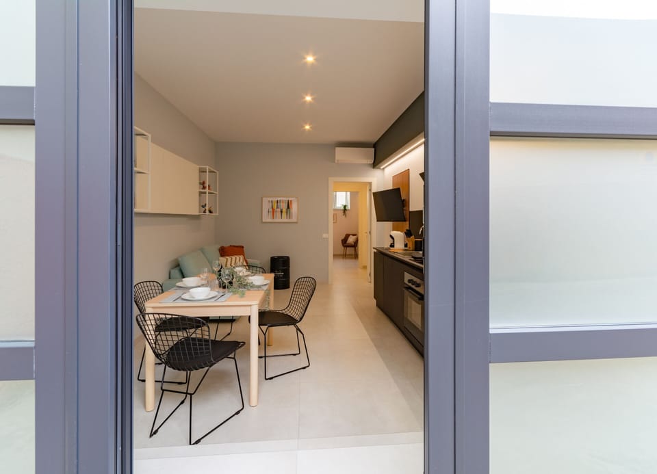 City Room | Living area | 32-inch LCD TV with satellite channels, Netflix, streaming services