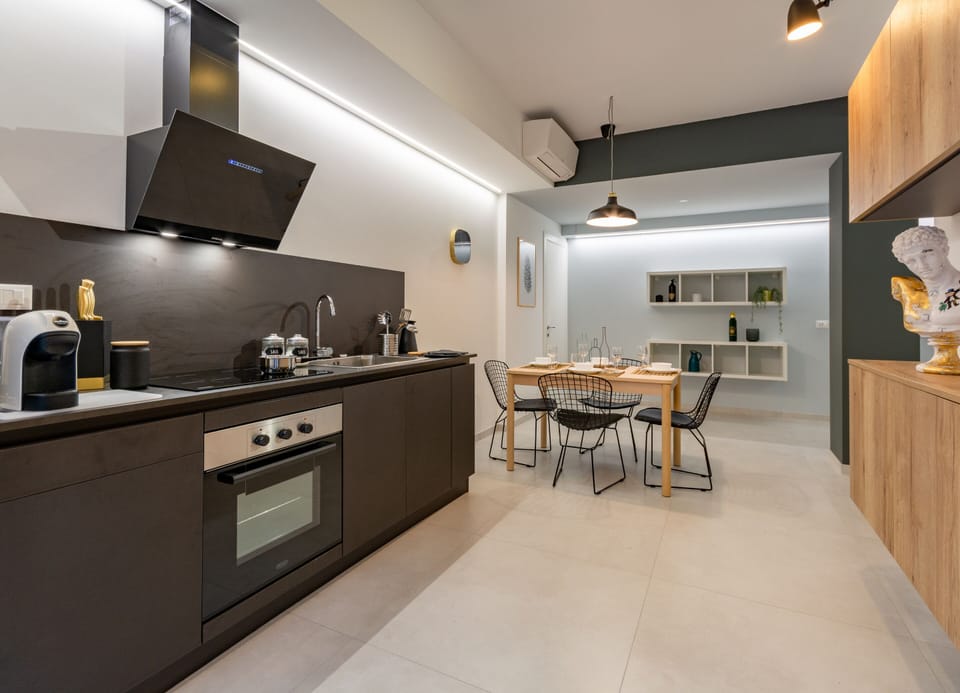 City Room | Private kitchen | Fridge, oven, stovetop, coffee/tea maker