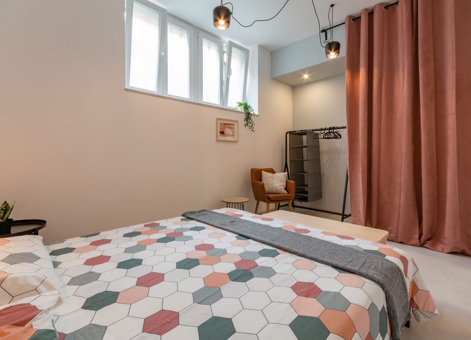 City Room | Egyptian cotton sheets, premium bedding, desk, laptop workspace