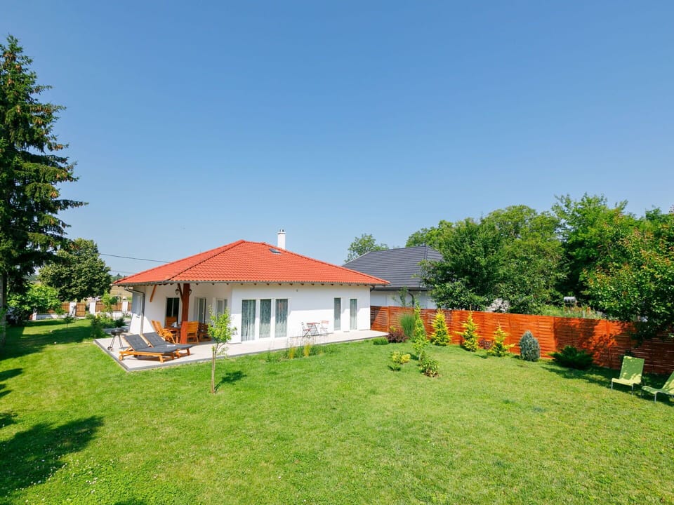 Plant, Sky, Building, Property, Tree, Natural Landscape, Window, House, Land Lot, Cottage