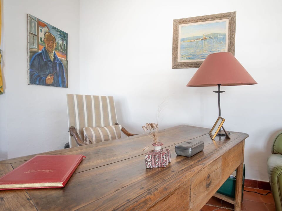 Furniture, Picture Frame, Table, Wood, Interior Design, Paint, Comfort, Building, Flooring, Floor