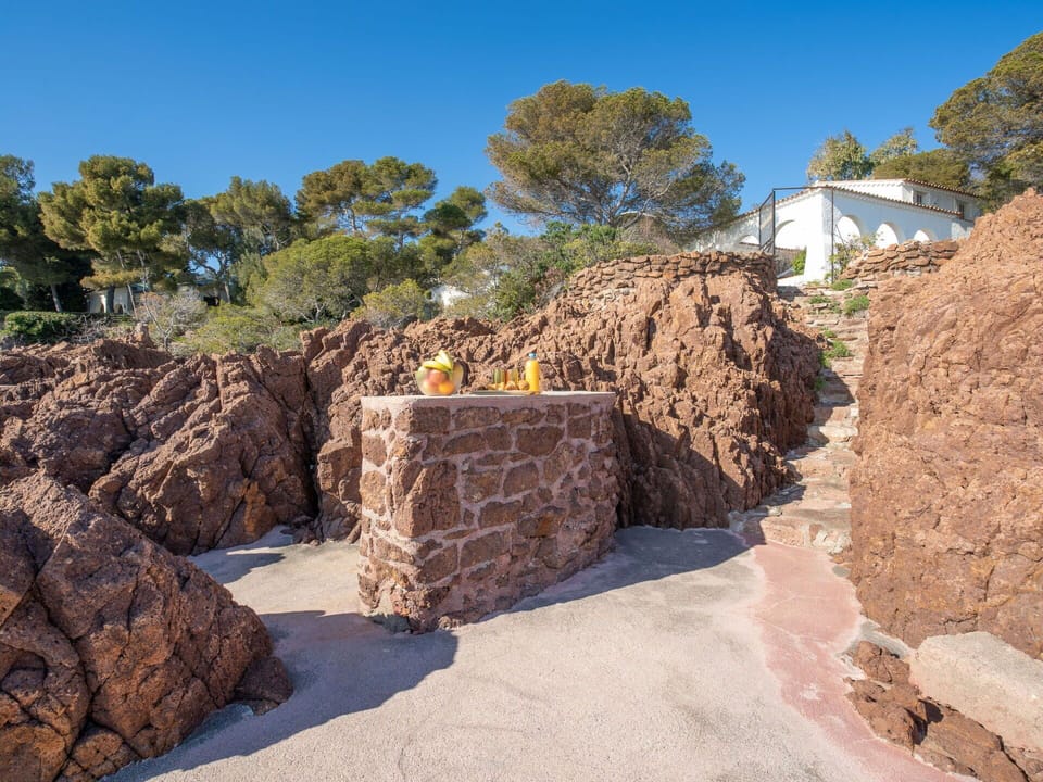 Sky, Property, Plant Community, Tree, Bedrock, Natural Landscape, Formation, Stone Wall, House, Landscape