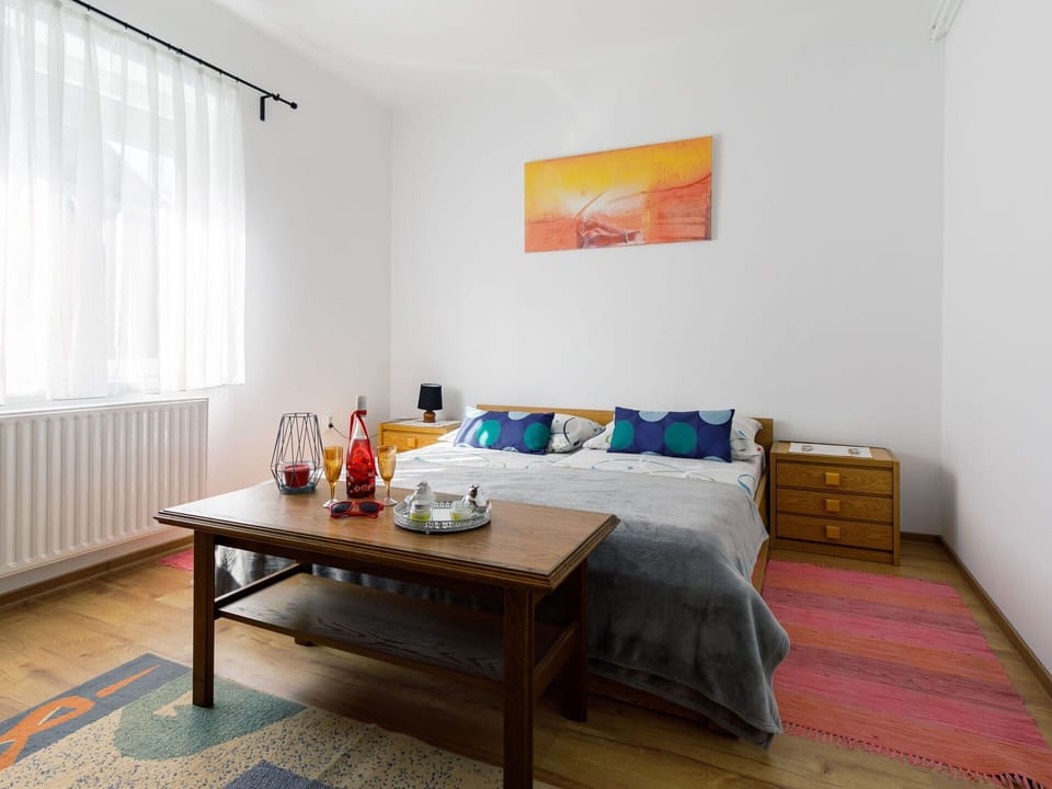 Furniture, Property, Table, Comfort, Wood, Building, Interior Design, Flooring, Window, Floor