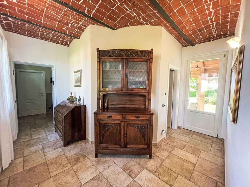 Cabinetry, Building, Wood, Door, Hall, Drawer, Architecture, Interior Design, Flooring, Wood Stain