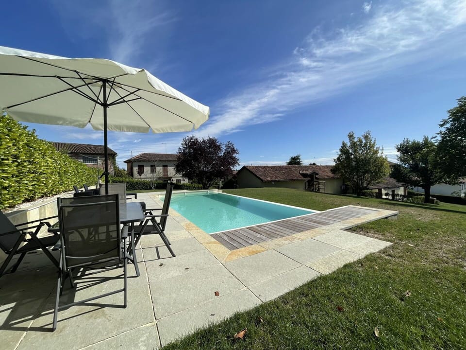 Cloud, Sky, Plant, Water, Swimming Pool, Building, Shade, Outdoor Furniture, Chair, Tree