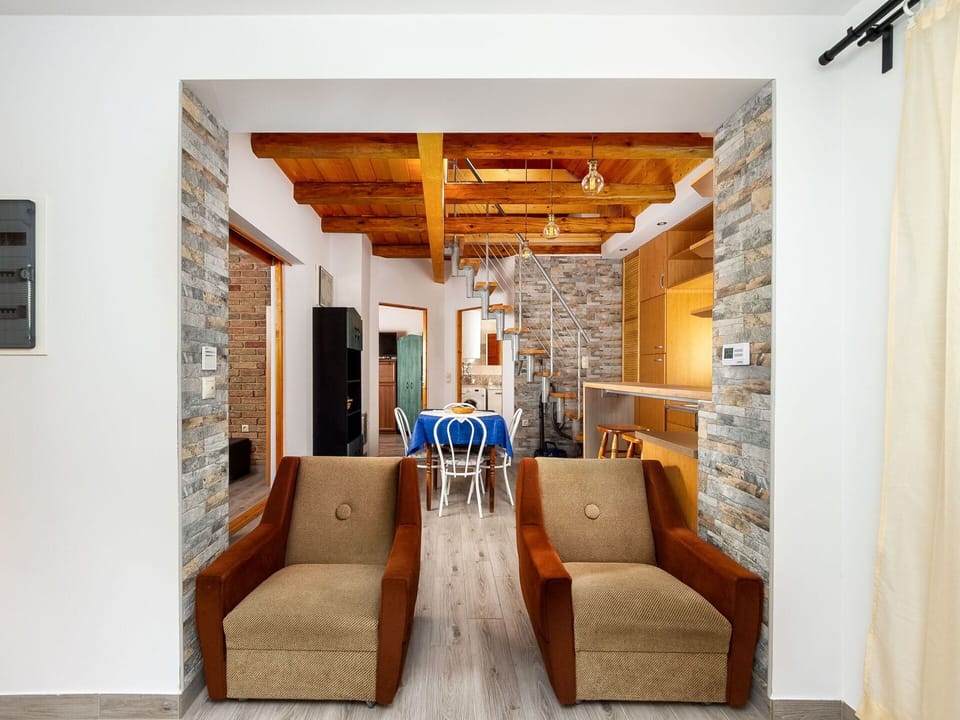 Table, Furniture, Property, Wood, Interior Design, Lighting, Couch, Architecture, Flooring, Living Room