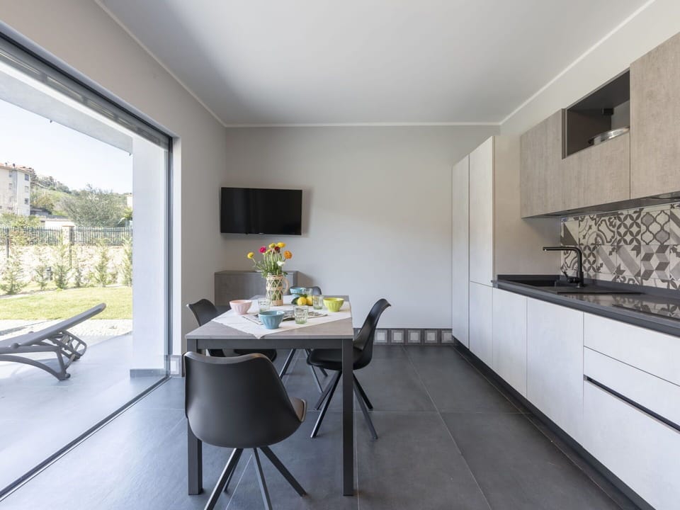 Property, Furniture, Table, Cabinetry, Plant, Wood, Interior Design, Building, Flooring