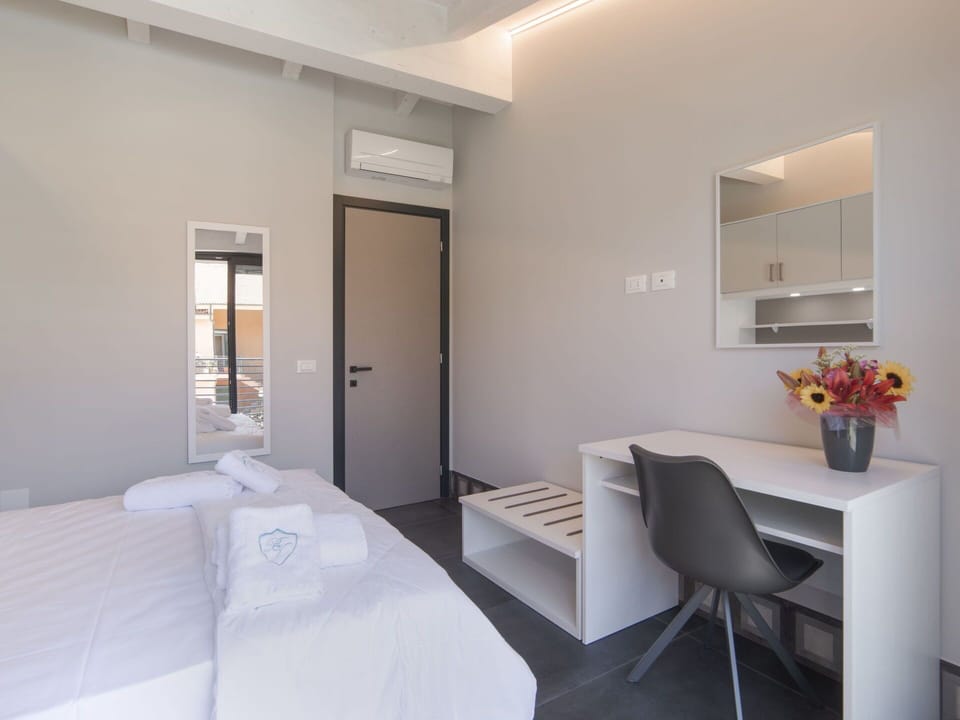 Furniture, Property, Table, Building, Plant, Comfort, Interior Design, Lighting, Door