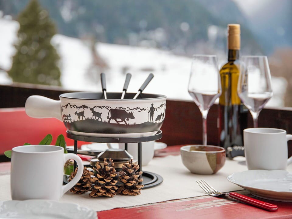 Tableware, Serveware, Food, Dishware, Porcelain, Cup, Cooking