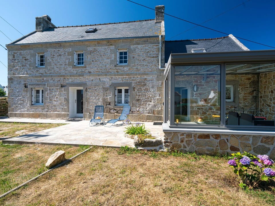 Plant, Sky, Building, Window, Property, Land Lot, House, Cottage, Wood, Residential Area