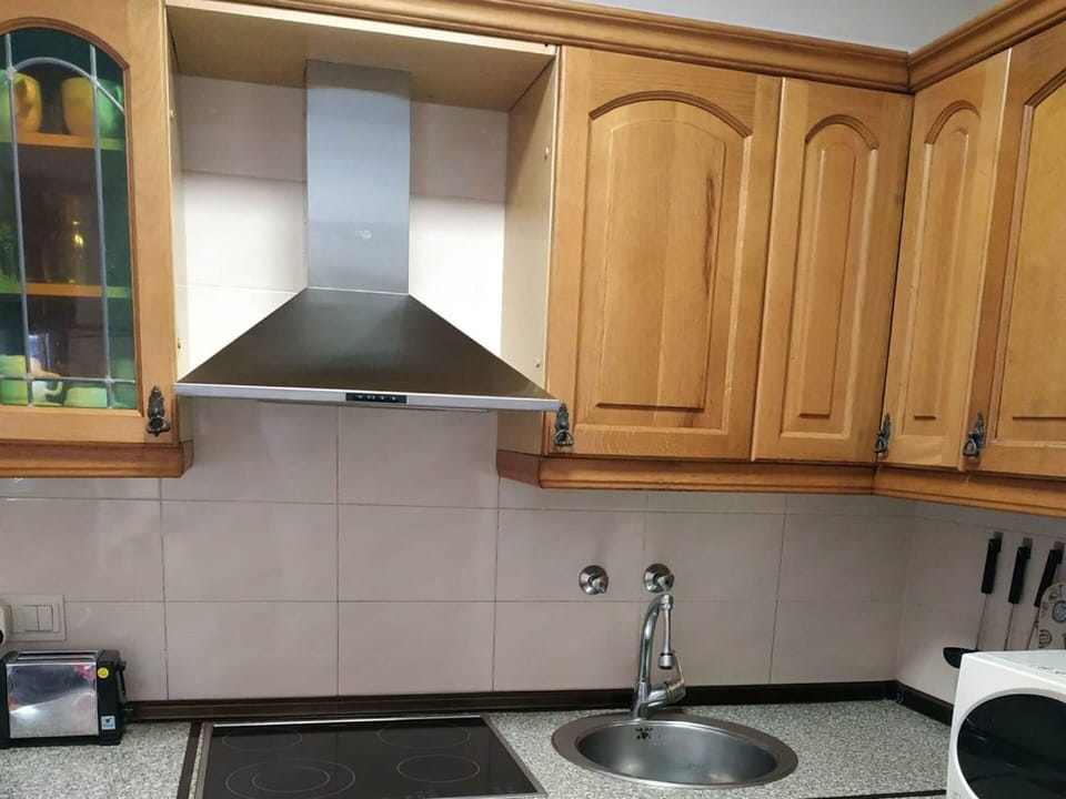 Kitchen Appliance, Kitchen, Major Appliance, Countertop, Kitchen Stove, Home Appliance, Wood, Stove, Cabinetry, Gas Stove