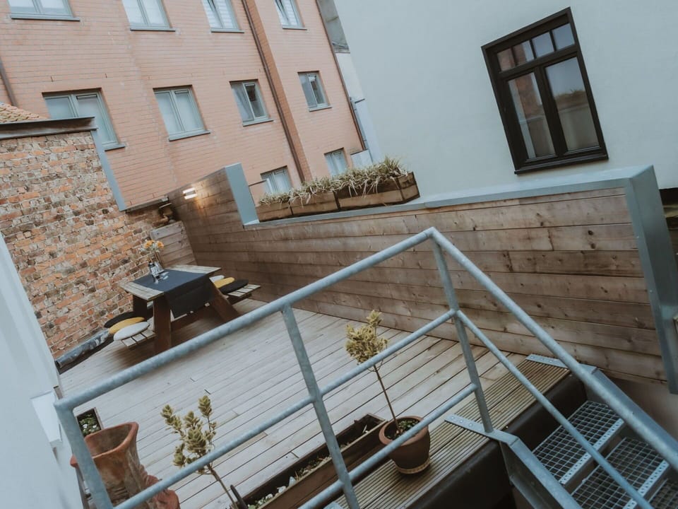 Window, Building, Urban Design, Material Property, Composite Material, Real Estate, Facade, Wood, Condominium