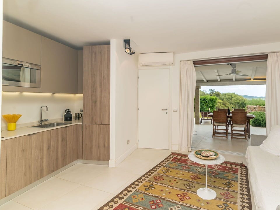 Property, Wood, Cabinetry, Plant, Building, Interior Design, Flooring, Floor, Wall, Hardwood