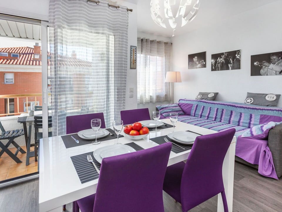 Table, Furniture, Property, Chair, Purple, Couch, Building, Lighting, Interior Design, Living Room