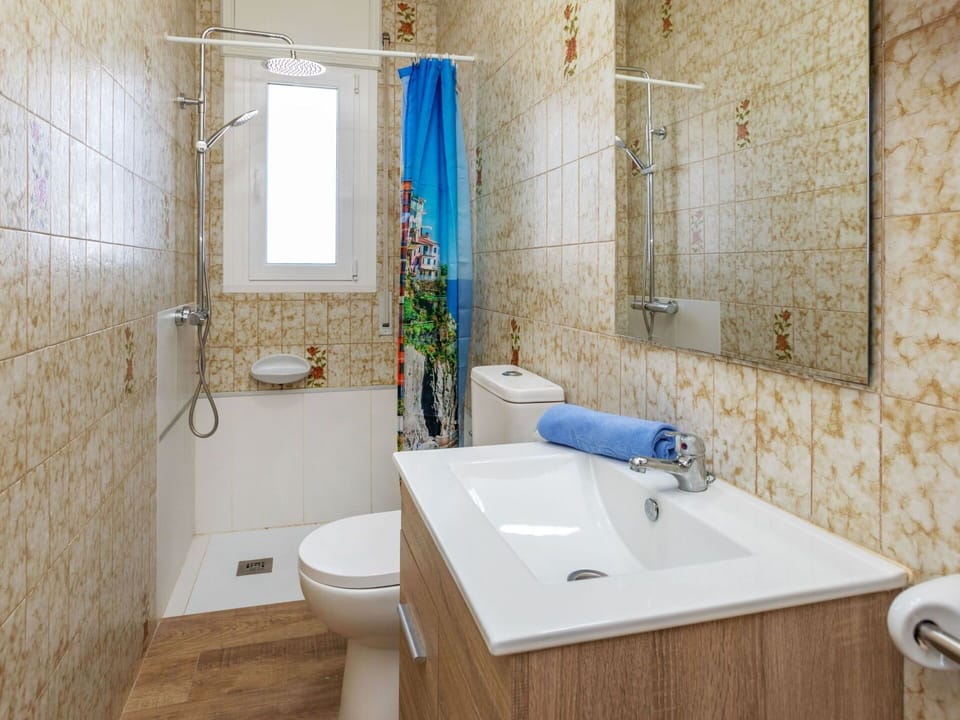 Bathroom, Plumbing Fixture, Flooring, Toilet Seat, Toilet, Floor, Sink, Interior Design, Tap, Plumbing