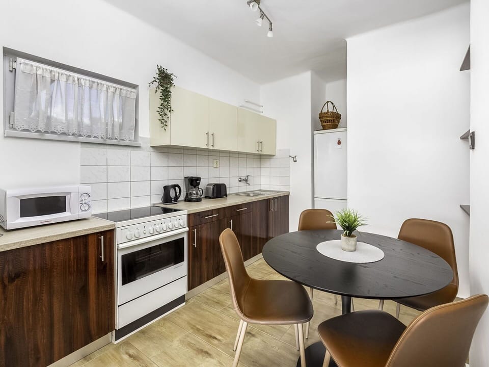 Countertop, Property, Cabinetry, Furniture, Table, Kitchen Stove, Wood, Interior Design, Lighting, Flooring