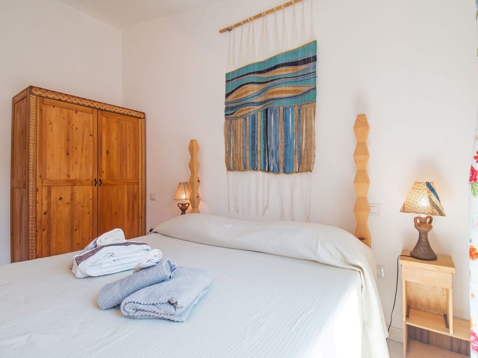 Plant, Building, Sky, Window, Tree, Land Lot, House, Urban Design, Residential Area, Real Estate