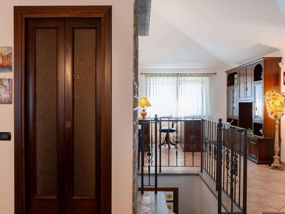 Wood, Door, Houseplant, Floor, Hardwood, Flooring, Building, Wood Stain, Ceiling