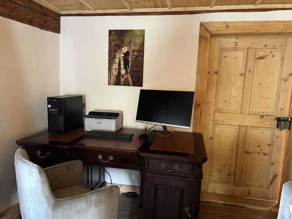 Cabinetry, Furniture, Property, Computer Desk, Desk, Drawer, Building, Chest Of Drawers