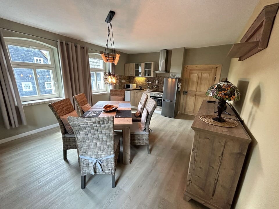 Table, Property, Furniture, Window, Chair, Wood, Lighting, Interior Design, Living Room, Floor