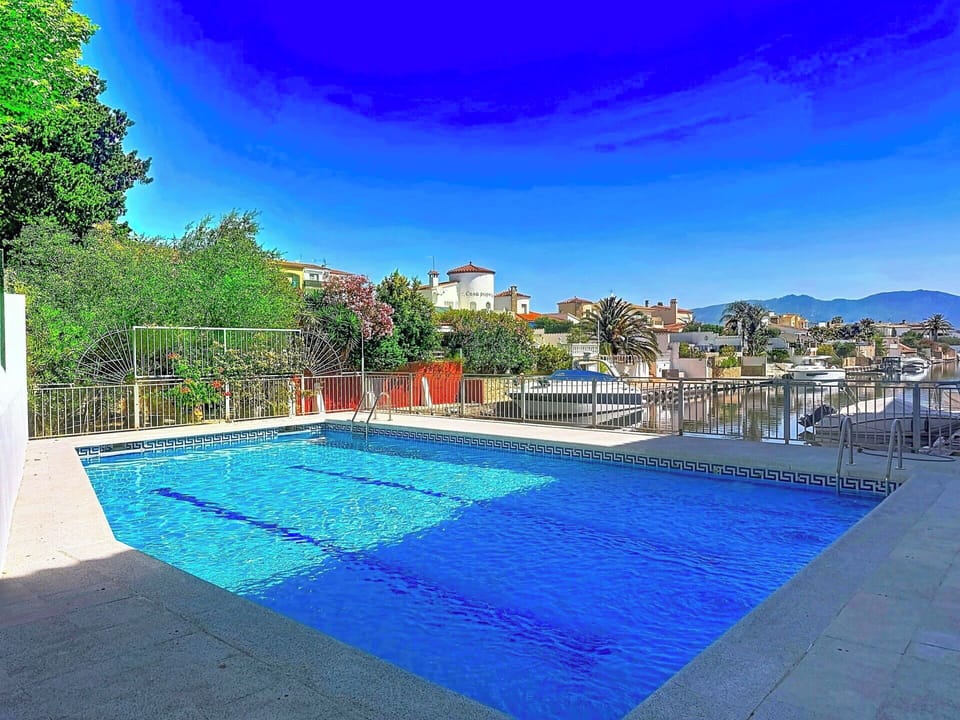 Swimming Pool, Blue, Residential Area, Resort, Composite Material, Eco Hotel, Water Feature, Fence, Hotel, Balcony