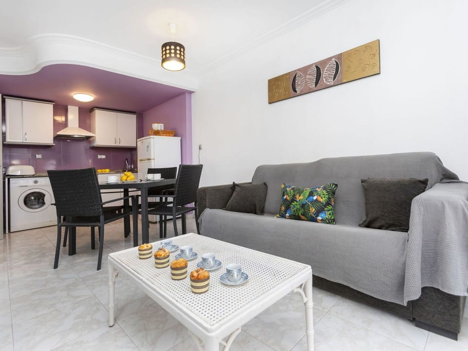 Table, Furniture, Couch, Property, Building, Chair, Lighting, Studio Couch, Interior Design