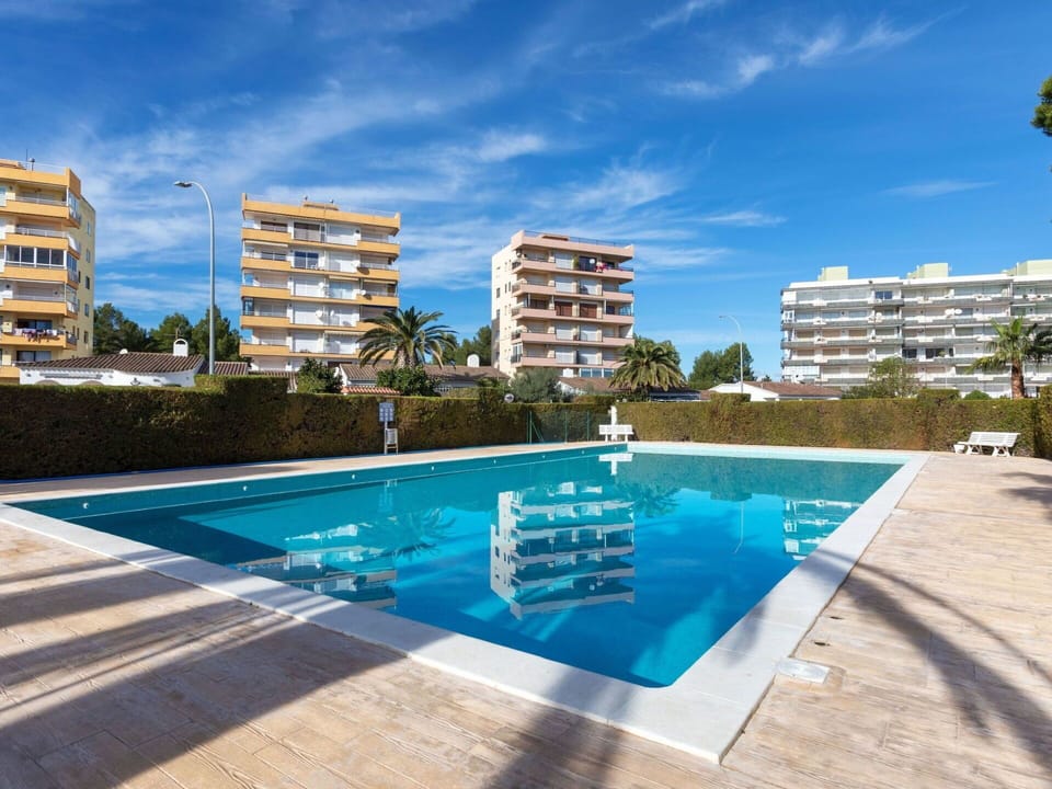 Water, Plant, Sky, Building, Swimming Pool, Tree, Azure, Window, Real Estate, Leisure