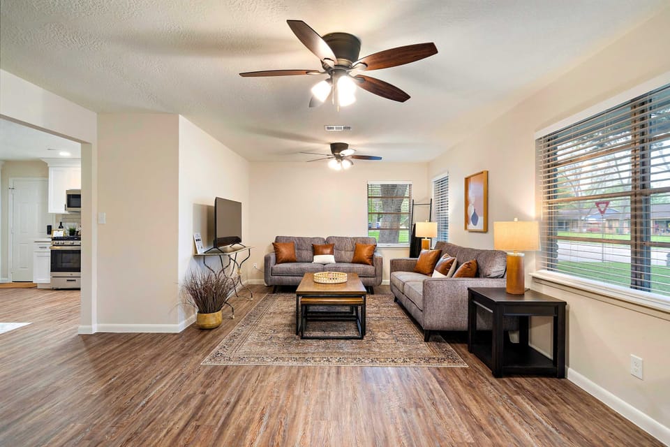Living Room: Bright and airy space, perfect for relaxation or movie nights with friends!