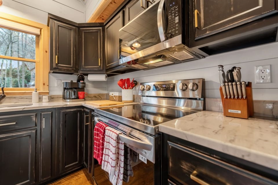 Welcome to our fully-equipped kitchen, featuring brand new appliances and all the essentials for crafting delicious meals.