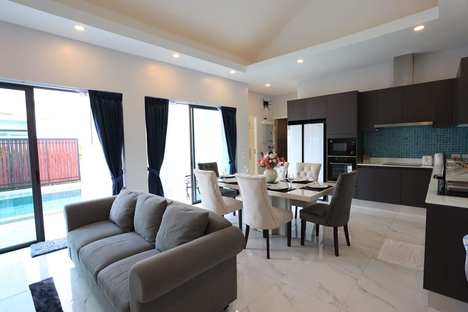Luxury Villa | Living area | Flat-screen TV