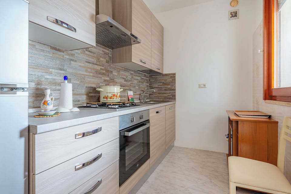 Family Apartment, Multiple Bedrooms, 2 Bathrooms (Porta Di Mare Apartment) | Private kitchen | Fridge, microwave, oven, stovetop