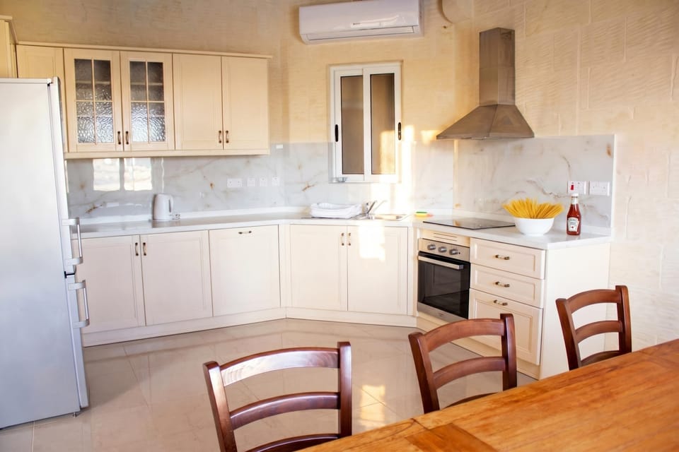 Family Townhome, Multiple Bedrooms (Kenn Gozitan villa and pool) | Private kitchen | Fridge, microwave, oven, stovetop