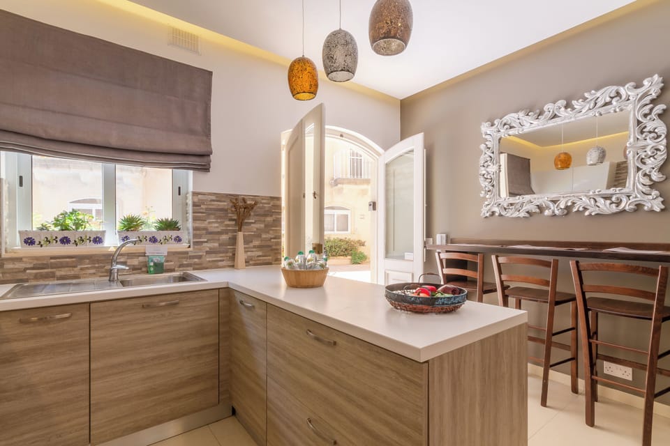 Family Apartment, 3 Bedrooms, Microwave (Maisonnette & Pool Ta'Cenc Sannat) | Private kitchen