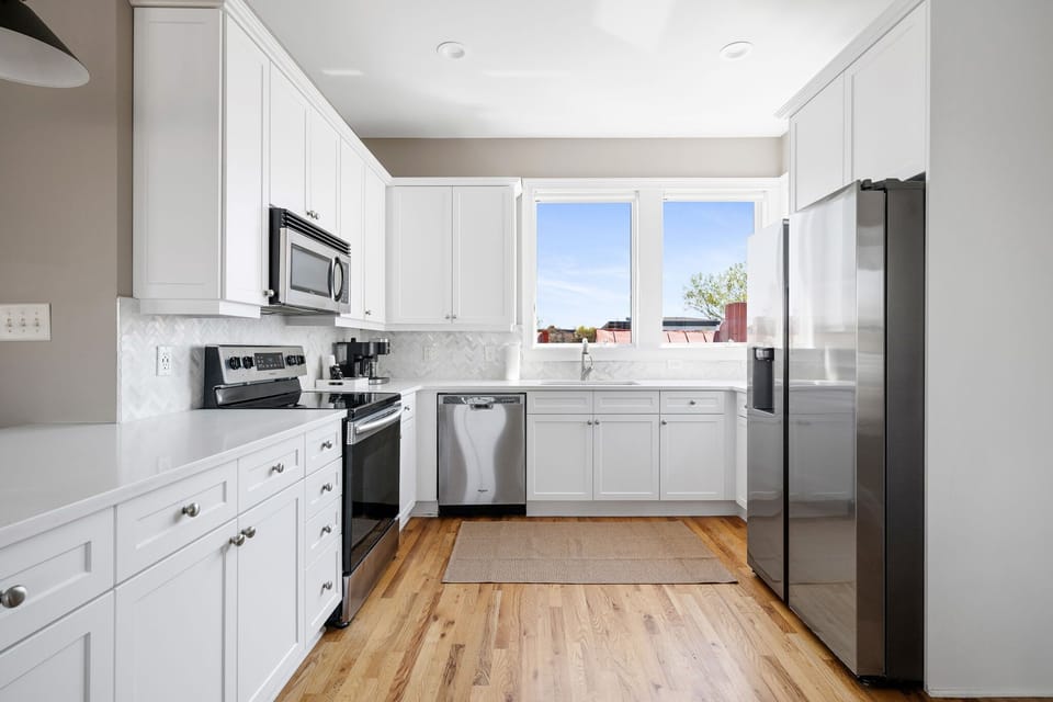 Fully Equipped and Updated Kitchen