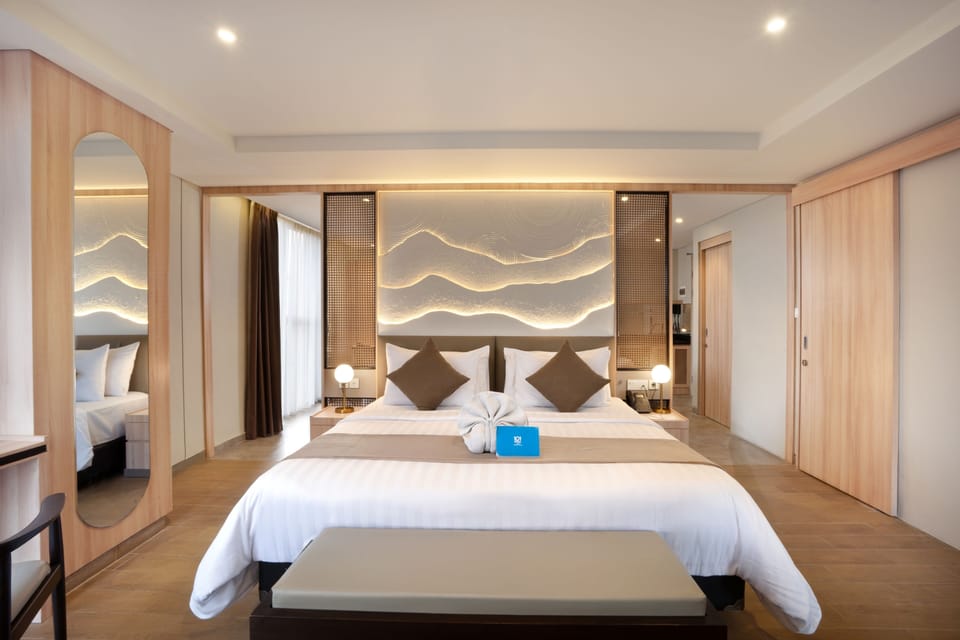 Royal Suite | In-room safe, laptop workspace, blackout drapes, soundproofing