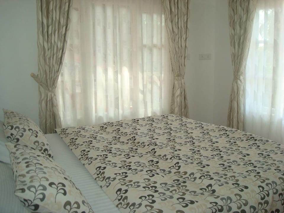 Eden Cottage  | In-room safe, desk, rollaway beds, free WiFi