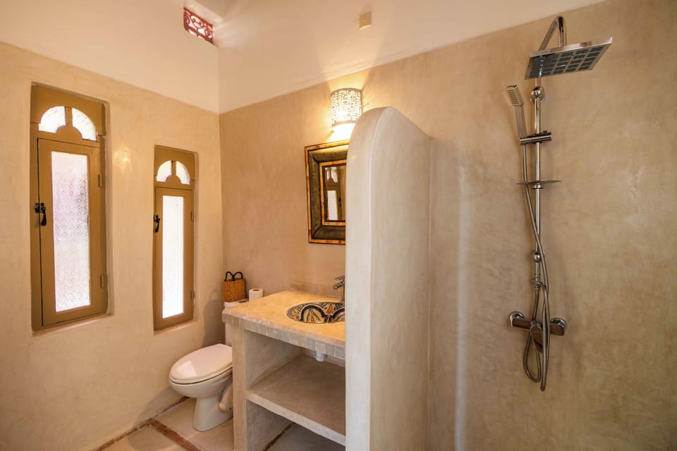 Free toiletries, hair dryer