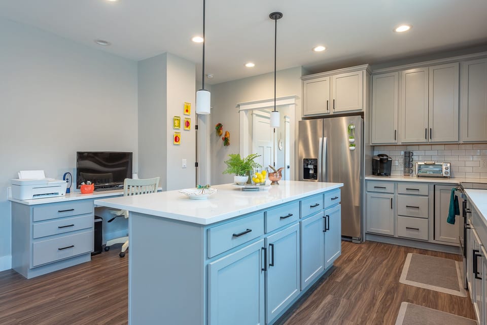 Well-equipped kitchen with island seating for 2, dishwasher, and Keurig coffee maker