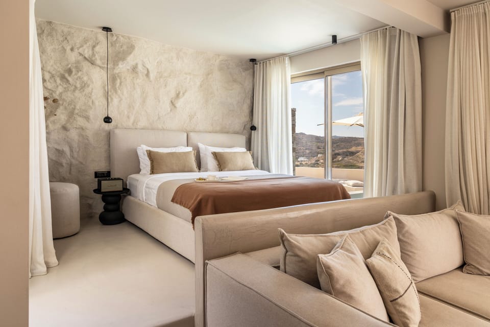 King Suite with Sea View | 1 bedroom, desk, laptop workspace, soundproofing