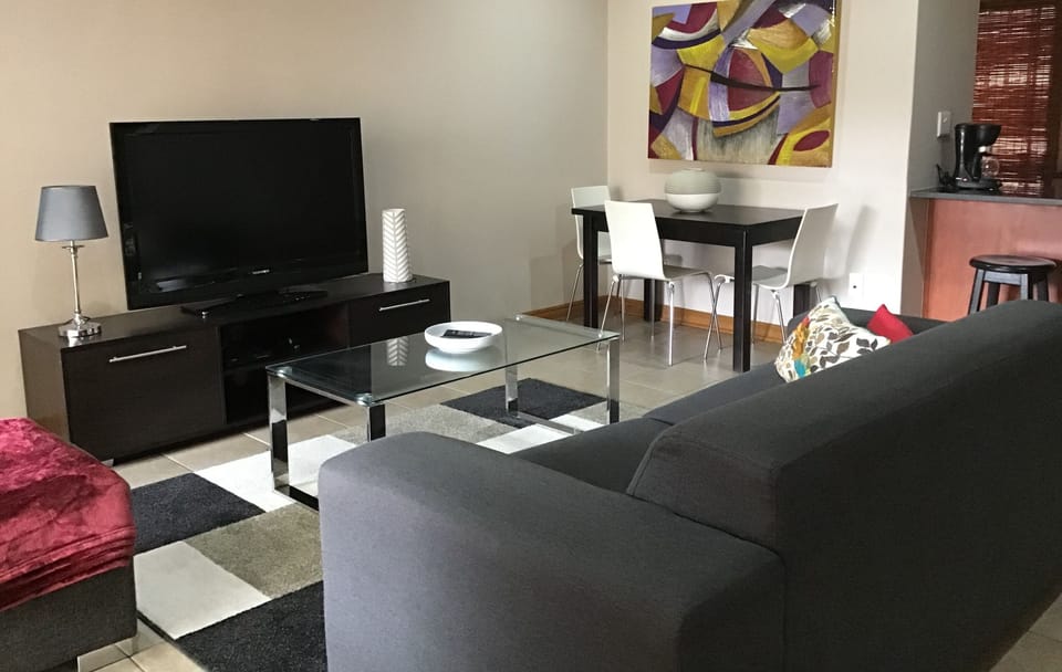 House, 2 Bedrooms, Balcony | Living room
