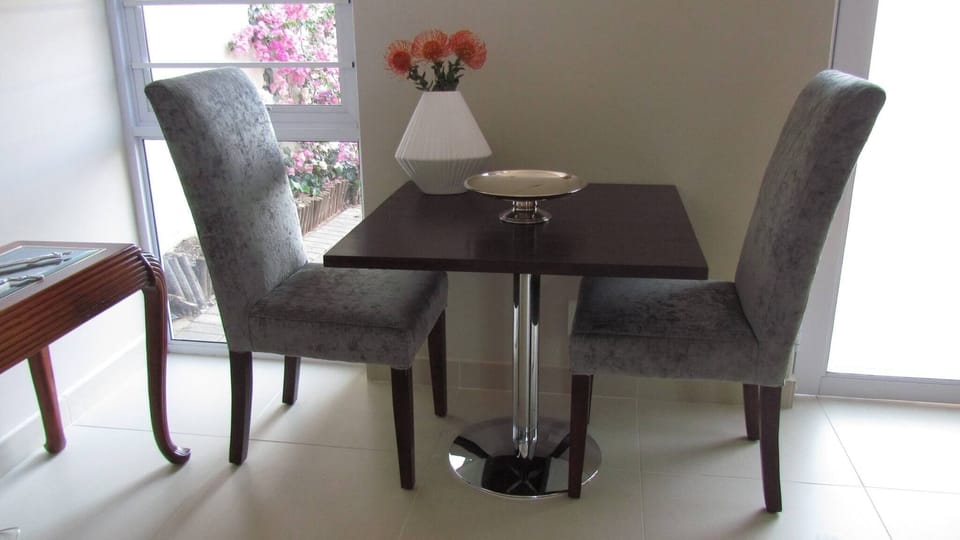 House, 1 Bedroom | Dining