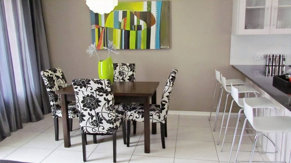 House, 2 Bedrooms, Patio | Dining room
