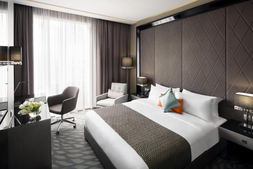 Minibar, iron/ironing board, free WiFi, bed sheets