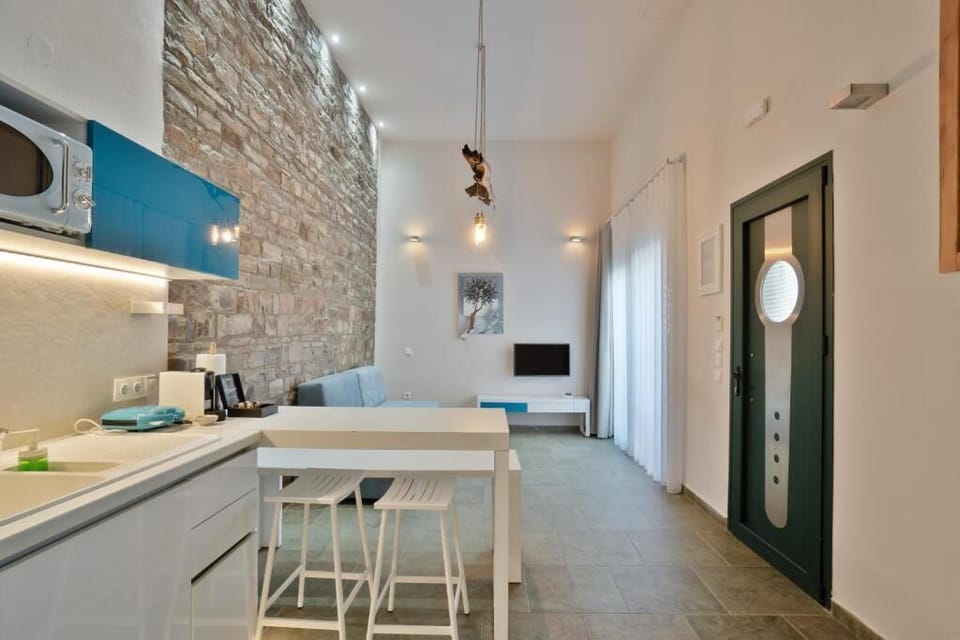 Deluxe Suite | 1 bedroom, in-room safe, desk, laptop workspace